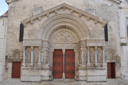 Catedral de San Trófimo de Arlés - Monasterios