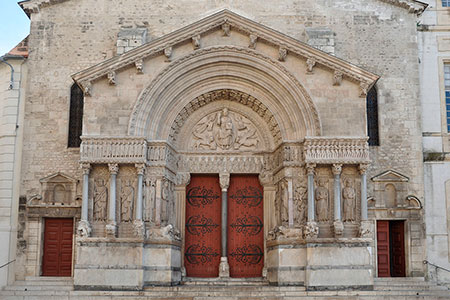 Catedral de San Trófimo de Arlés - Monasterios