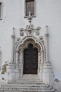 Lisboa, Convencida De Madre De Deus, Vestida Com Tabuleiro De